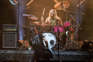 Trommeslager i Foo Fighters Taylor Hawkins er fundet død