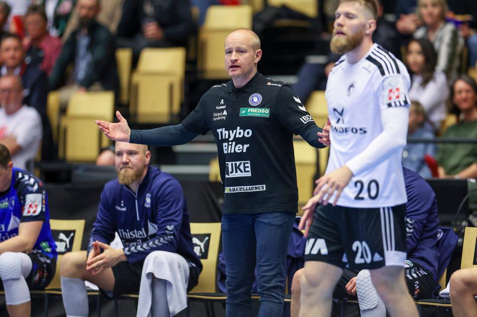 Cheftræner for Mors-Thy Niels Agesen ønskede sig mere fra både spillere og dommere i kampen om tredjepladsen. <i>Foto: Bente Poder</i>