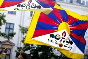 Slettede mails er med til at sende kritik mod PET i Tibet-sag
