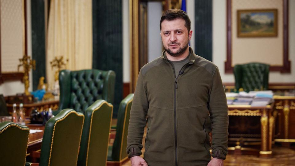 Ukraines præsident, Volodymyr Zelenskyj, har flere gange bedt lande i Vesten om at støtte Ukraine i krigen med en flyveforbudszone over Ukraine. Men det har blandt andet USA afvist. Det er for farligt. <i>Handout/Ritzau Scanpix</i>