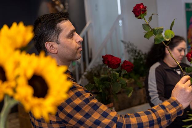 Zabi Yousefzai er uddannet gartner og står i spidsen for byens ældste blomsterforretning, der i år rundede 75 år. <i>Arkivfoto: Martél Andersen</i>