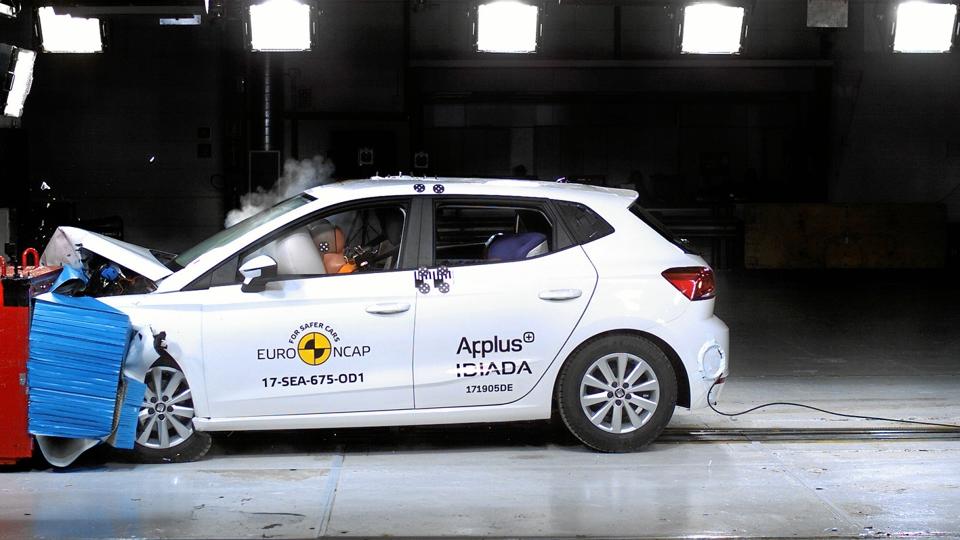 Ibiza, som er Seats bud i miniklassen, har også nødbremse med fodgængergenkendelse som standard. Den henter de fem stjerner. Foto: Euro NCAP