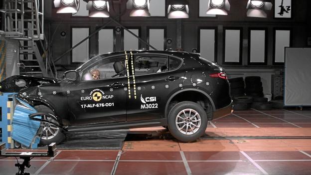 Stelvio, som er Alfa Romeos bud på en høj sportslig crossover, får fem stjerner og er blandt de bedste.