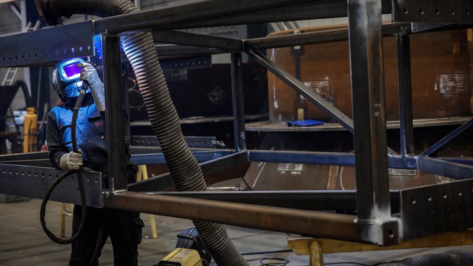 Maskinfabrikken Fuglsangs Eftf. A/S har succes og ansætter flere medarbejdere. Virksomheden producerer bl.a. elementer til vindmølleproducenter. <i>Foto: Martin Damgård</i>