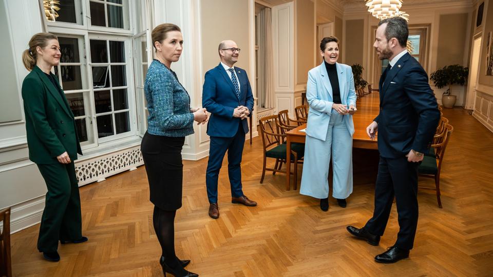 De fem partiledere skal blandt andet besøge militærbasen Tapa i Estland og luftbasen Šiauliai Air Base i Litauen. <i>Emil Helms/Ritzau Scanpix</i>