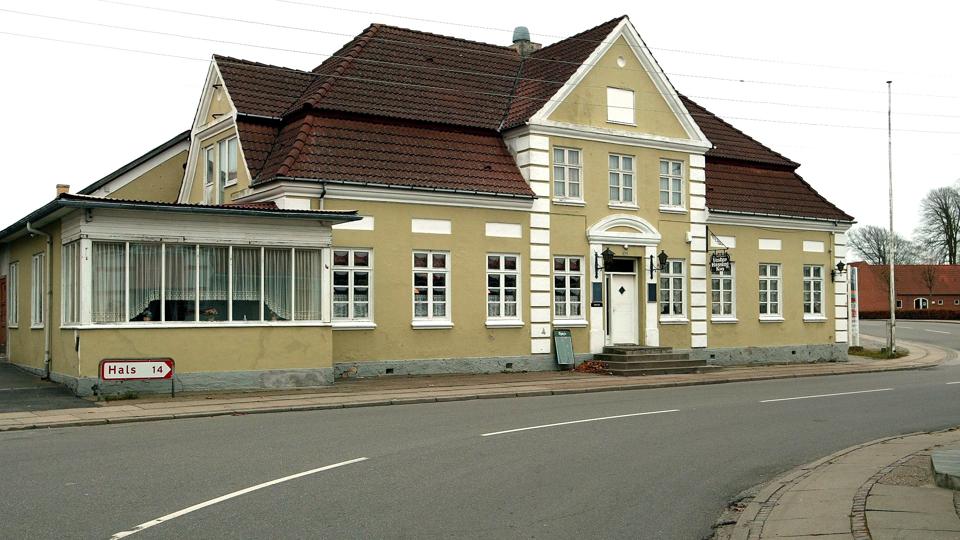 Vester Hassing Kro var engang byens eksklusive samlingssted. <i>Arkivfoto: Carl Th. Poulsen</i>