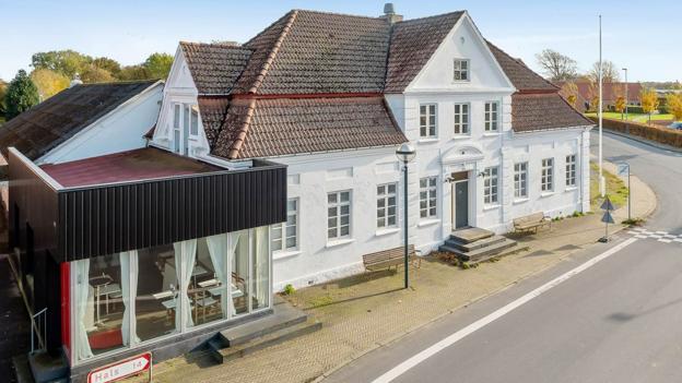 Sådan ser Vester Hassing Kro ud i dag. <i>Foto: EDC</i>