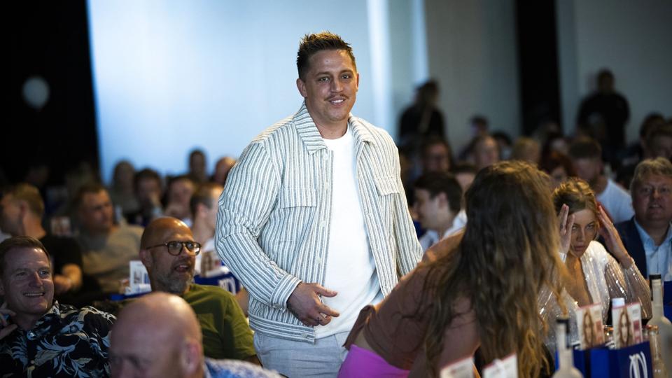 Vidner i retten var ikke i tvivl om, at det var Nicki Bille, der slog. De kunne kende ham fra medierne. Nicki Bille ses her til Reality Awards i juni 2021. (Arkivfoto). <i>Martin Sylvest/Ritzau Scanpix</i>