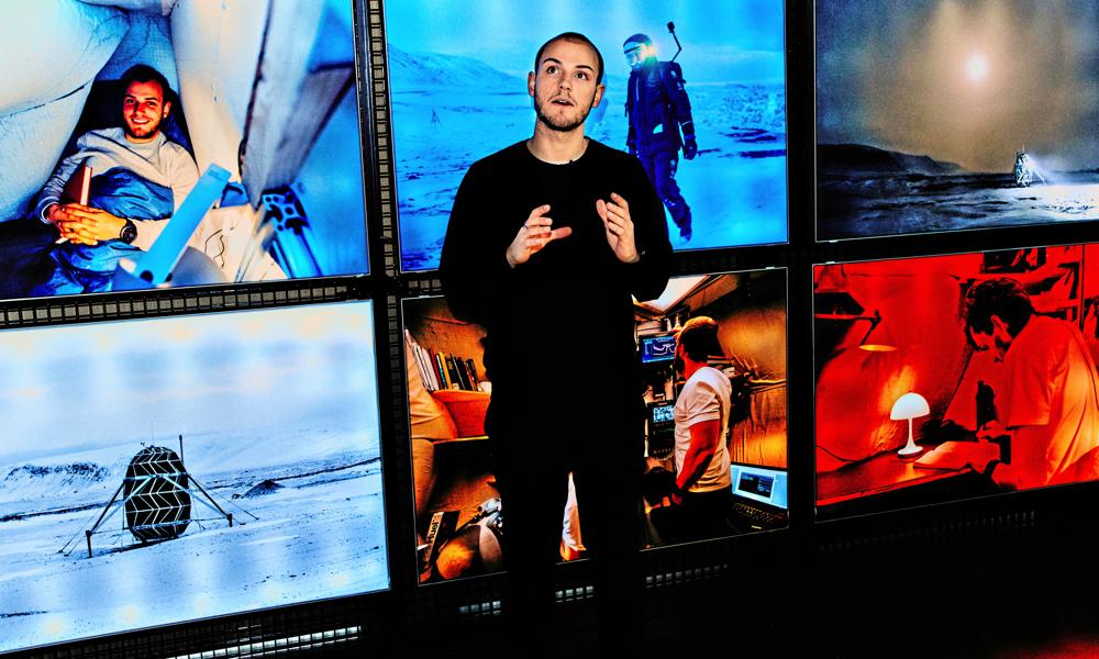 Sebastian Aristotelis, rumarkitekt og medstifter af Saga Space Architects, kunne torsdag den 21. november sammen med resten af tegnestuen lade sig hylde som vinder af Arkitektprisen ved årets Building Awards-prisuddeling. Sebastian Aristotelis, rumarkitekt og medstifter af Saga Space Architects, kunne torsdag den 21. november sammen med resten af tegnestuen lade sig hylde som vinder af Arkitektprisen ved årets Building Awards-prisuddeling.