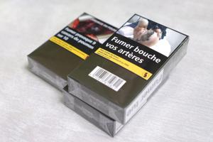 Farverige cigaretpakker er fortid fra fredag: Nu skal de være ens