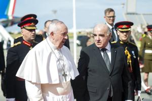 Pave Frans overvejer at acceptere invitation og besøge Kyiv