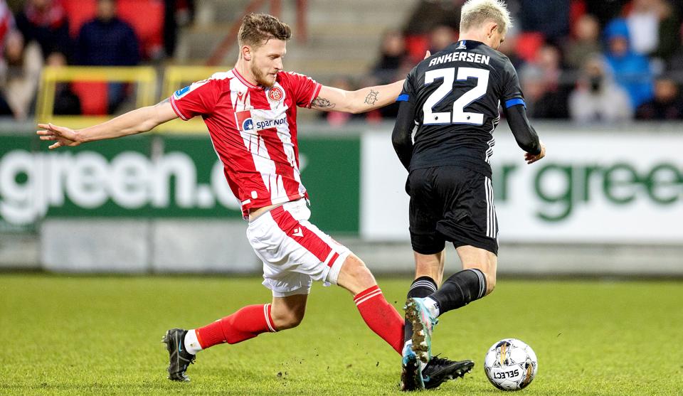 Kasper Høgh har måttet nøjes med korte indhop i de seneste AaB-kampe, men angriberen er helt klar til at genoptage målformen mod Randers FC. <i>Arkivfoto: Lars Pauli</i>