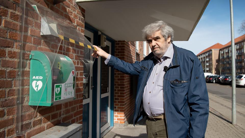 Otto Bernth Petersen mener, at både frivillige hjælpere og hjertestartere kan aktiveres smartere. Foto: Bente Poder