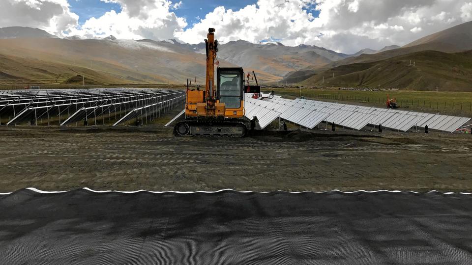 Et anlæg i 4.600 meters højde i Kina dokumenterer, at solvarme også fungerer under ekstreme forhold, og det er med til at give Arcon-Sunmark optimisme for fremtiden. Foto: Arcon-Sunmark