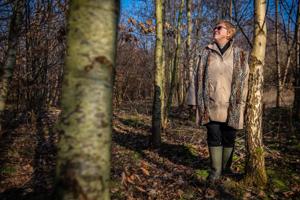 Birgitte tog klimasagen i egen hånd: Plantede en fredskov og anlagde en sø