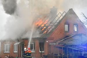 Voldsom brand: Stuehus udbrændt
