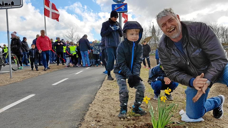 Cykelstien i Rørbæk blev festligt indviet i april 2017 af blandt andre Morten Lem (S), daværende formand for teknik og miljøudvalget. Men siden blev der problemer med vand på strækningen. Arkivfoto