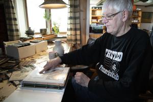Frimærkesamleren er ikke uddød: Mogens har passion for anbefalede breve - afsendt fra Thisted