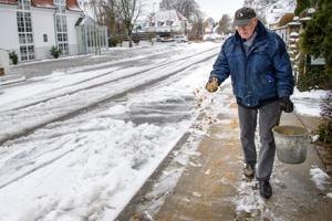 Når sneen er faldet: Det er den enkelte husejers ansvar at skovle sne og gruse fortov