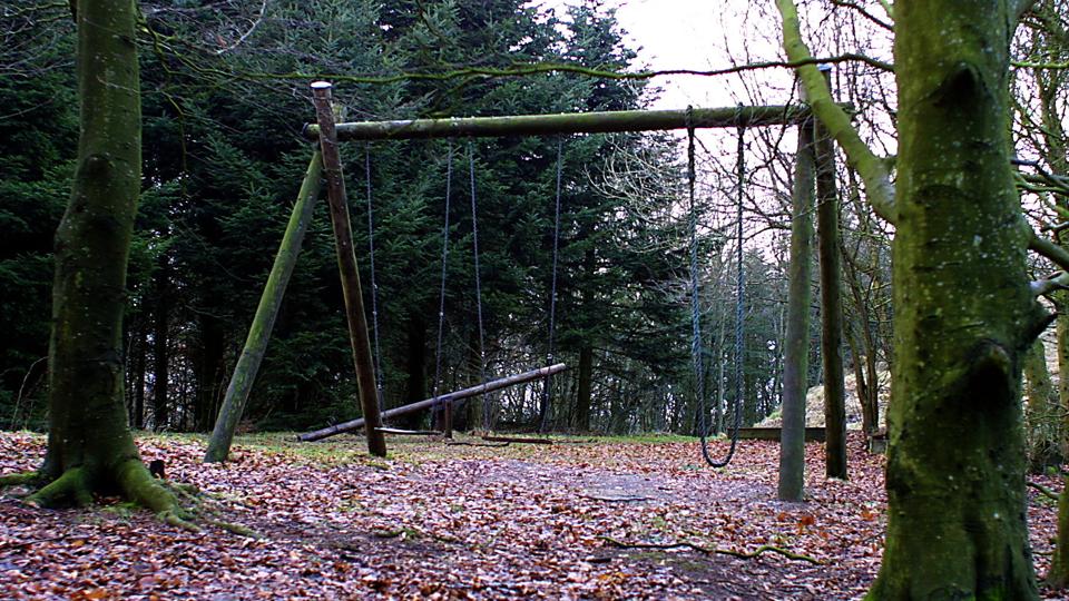 Motion for demente behøver ikke foregå inden døre. Dybdalsgave i Hundborg - som også rummer en naturlegeplads - egner sig fint til gåture og hygge med andre demente og deres pårørende. Arkivfoto