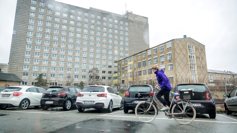 I årevis har man undladt at vedligeholde Sygehus Nord i Aalborg, da man alligevel skulle flytte ud på det nye supersygehus NAU lige om lidt. Men med de nye forsinkelser går den ikke længere, mener flere faggrupper på hospitalet. <i>Arkivfoto: Martin Damgård</i>