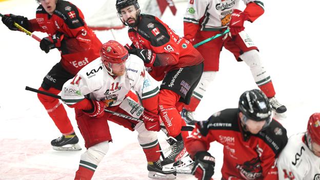 Pierre-Olivier Morin og Aalborg Pirates spillede mandag aften den fjerde semifinale i slutspillet mod Odense Bulldogs i Spar Nord Arena i Odense. <i>Foto: Claus Søndberg</i>