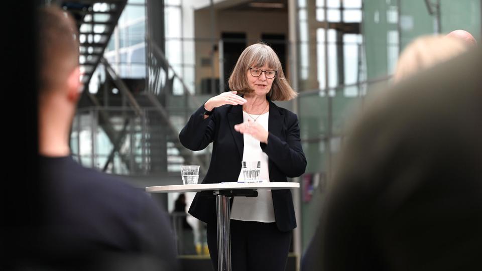 Reformkommissionen præsenterer sine første anbefalinger i rapporten 'Nye reformveje 1' på et pressemøde på IT-universitetet i København. <i>Philip Davali/Ritzau Scanpix</i>