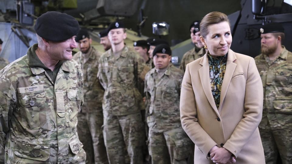 - Jeg vil gerne gøre det meget klart. Rusland har ikke nogen adkomst til at blande sig i dansk forsvarspolitik - heller ikke, hvad der sker på Bornholm, siger statsminister Mette Frederiksen (S) under besøg på Bornholm torsdag. <i>Pelle Rink/Ritzau Scanpix</i>