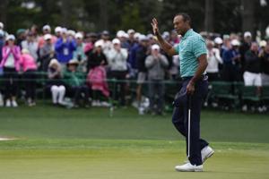 Woods slutter anden runde flot af og er videre i US Masters