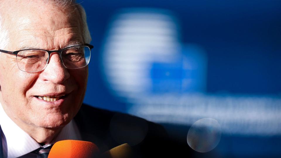 EU-lande er splittede over, om der skal indføres hårdere sanktioner mod russisk energi. Intet er dog taget af bordet - heller ikke sanktioner mod olie og gas, siger EU's udenrigschef, Josep Borrell. <i>Kenzo Tribouillard/Ritzau Scanpix</i>