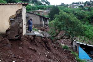 Mindst 45 mennesker mister livet i mudderskred i Sydafrika