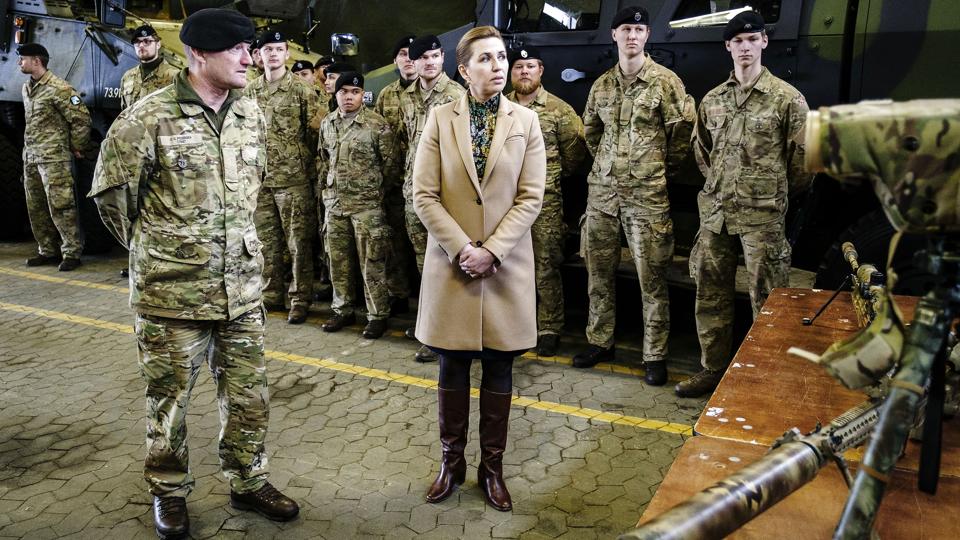 Statsminister Mette Frederiksen (S) besøgte i sidste uge blandt andet kasernen i Rønne. <i>Pelle Rink/Ritzau Scanpix</i>