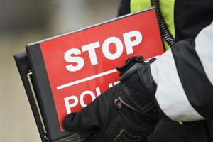 Politijagt: Politiet måtte smadre bilrude for at få fat i 56-årig kvinde
