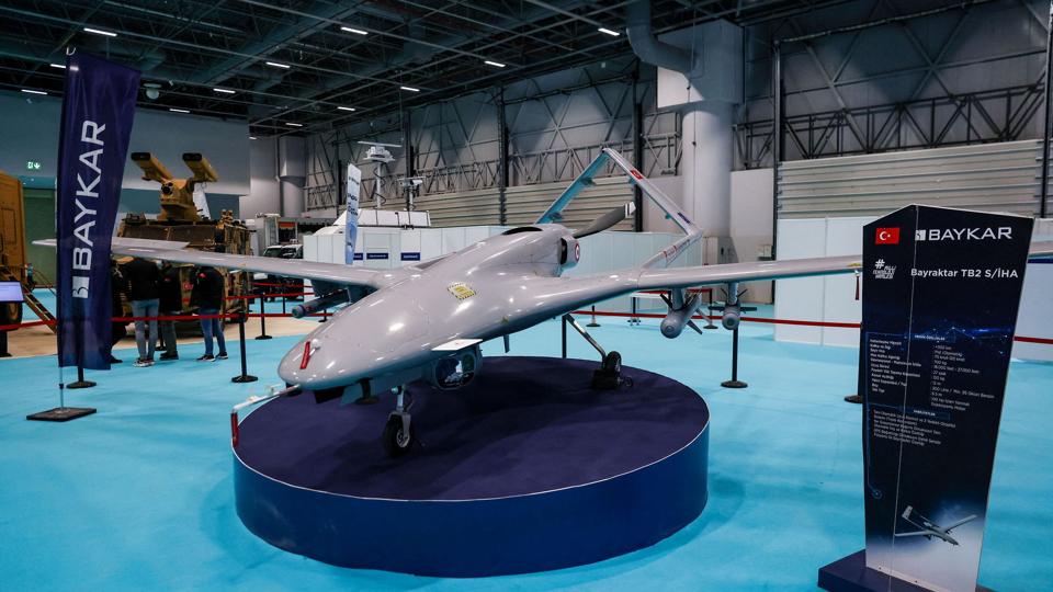 Arkivfoto af TB2 drone fra den tyrkiske producent Baykar. TB2-droner har spillet en stor rolle, når ukrainske styrker har blokeret russernes fremmarch. <i>Umit Bektas/Reuters</i>