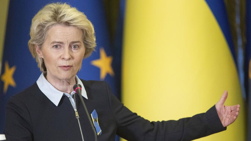 EU-Kommissionens formand, Ursula von der Leyen, har løftet sløret for, hvilke tiltag unionen blandt andet har i støbeskeen i den sjette sanktionsrunde mod Rusland. (Arkivfoto). <i>The Presidential Office Of Ukrai/Ritzau Scanpix</i>