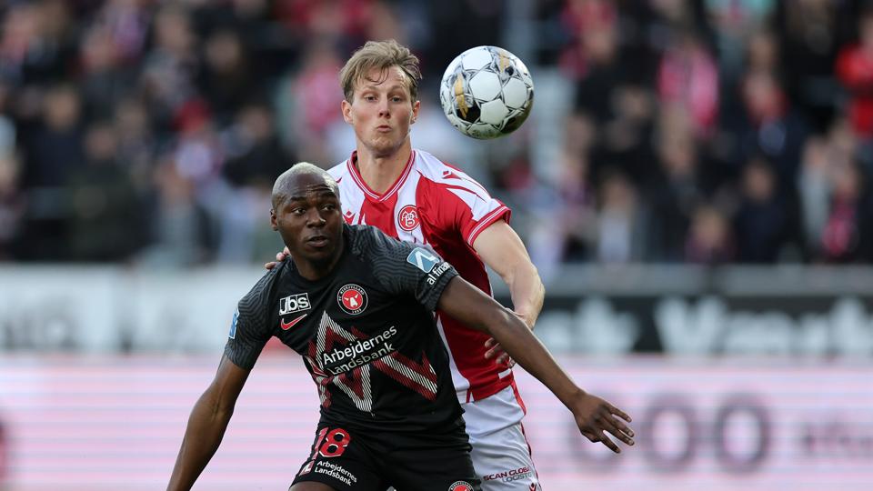 Anders Hagelskjær har siden efteråret været fast mand i AaB's midterforsvar, men han arbejder hårdt på at løfte sit bundniveau. <i>Arkivfoto: Bente Poder</i>
