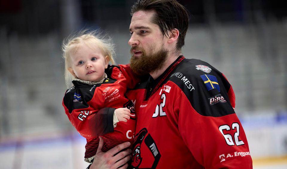 Ronny Larsen er ikke fan af et øget antal udenlandske spillere i den danske liga. <i>Arkivfoto: Henrik Bo</i>