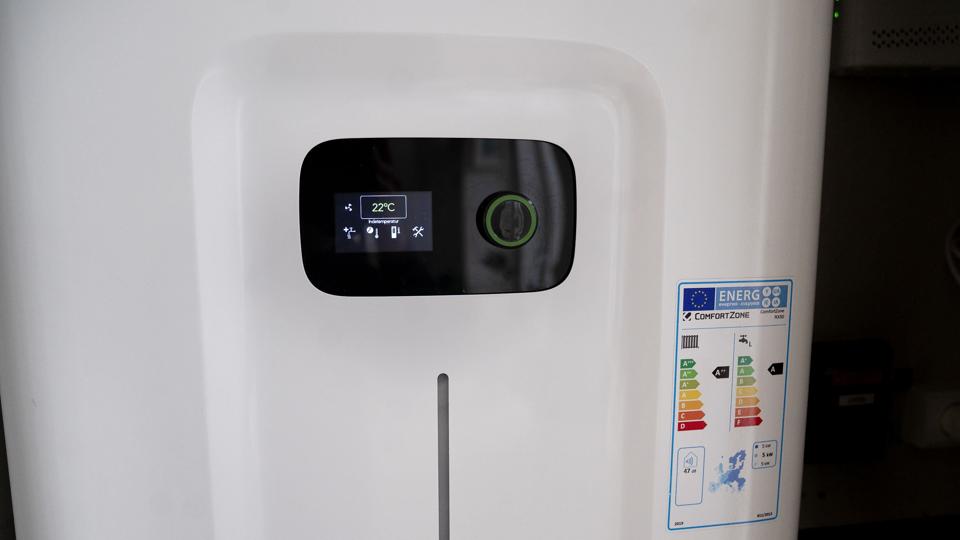 De omkring 400.000 danske hjem, der i dag opvarmes med naturgas, skal skifte til en grønnere energikilde. Det vil være "attraktivt" for omkring hver femte af gashusstandene at skifte til varmepumpe inden 2030, vurderer regeringen. Finanssektoren er klar til at tilbyde gebyrfri finansieringslån. (Arkivfoto). <i>Liselotte Sabroe/Ritzau Scanpix</i>