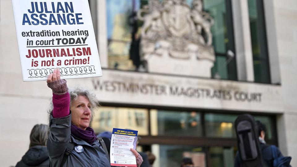 Ved et retsmøde i Magistrate Court i London onsdag blev det fastslået, at det er op til den britiske indenrigsminister, Priti Patel, at afgøre spørgsmålet om en udlevering af Julian Assange til USA. <i>Justin Tallis/Ritzau Scanpix</i>