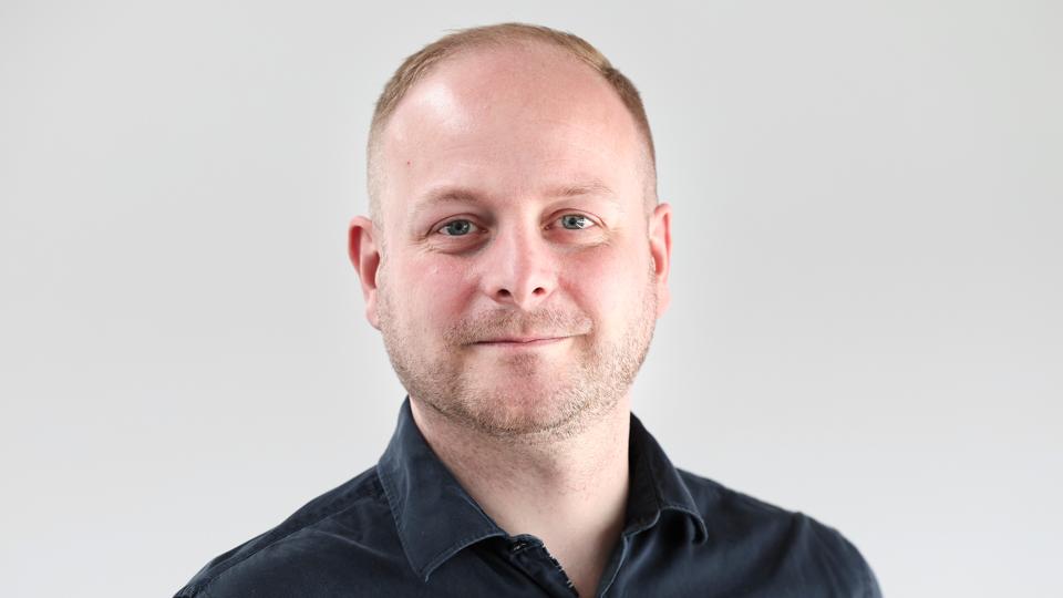 Henrik Berg Olsen blev selvstændig for otte måneder siden. Det er gået så godt, at de er flyttet til lokaler. <i>Foto: Claus Søndberg</i>
