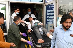 Selvmordsbomber dræber 20 under ramadan i moské i Afghanistan