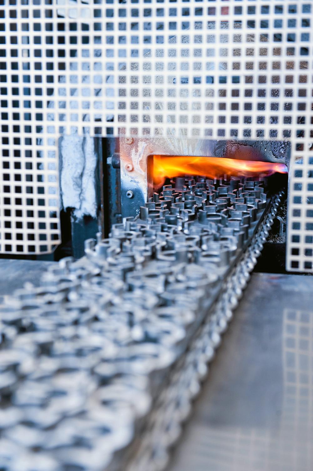 Sintex arbejder med pulvermetal i overvejende rustfrit stål, som via presning og sintring kan formgives i komplekse geometrier i stort styktal. Produktionsmetoden kombineret med viden om metallerne, giver Hobro-virksomheden store muligheder for en plads som underleverandør i den grønne omstilling.