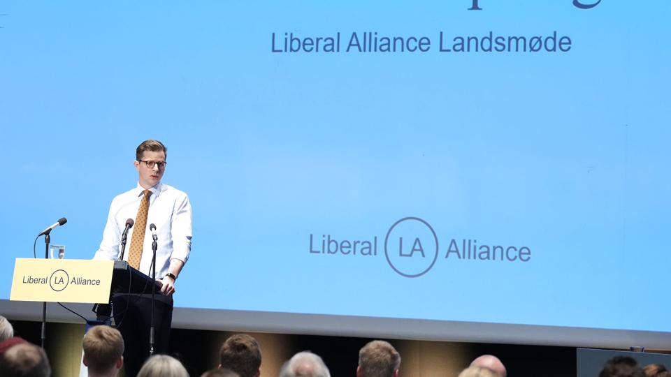 LA-leder Alex Vanopslagh har lørdag holdt tale ved partiets landsmøde i Kolding. <i>Claus Fisker/Ritzau Scanpix</i>