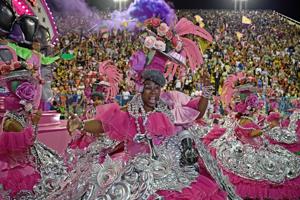 Første karneval i to år skaber fest og farver i Brasilien