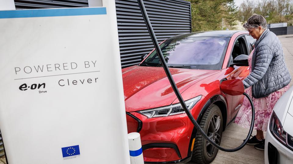 God ladestil er at lade bilen op til 80 pct. - og så lade andre komme til. <i>Foto: Martin Damgård</i>