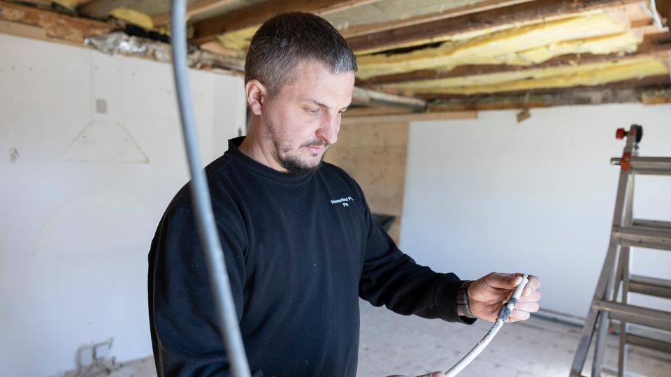 Per Asp kalder Dansk Boligforsikrings erstatning for et "konfirmandskambud", alligevel har han valgt at takke ja. <i>Foto: Claus Søndberg</i>