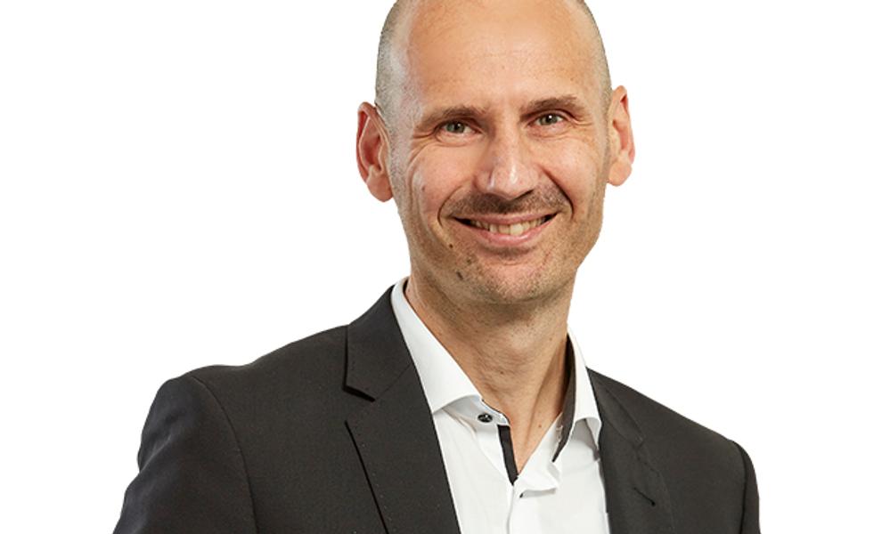- Mit råd til håndværkerne er at specialisere sig og tage de opgaver, de er gode til, siger statsaut. revisor Frank Barrit, BDO. - Mit råd til håndværkerne er at specialisere sig og tage de opgaver, de er gode til, siger statsaut. revisor Frank Barrit, BDO.