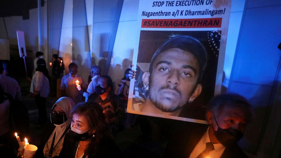 Støtter af Nagaenthran Dharmalingam demonstrerer mod henrettelsen af ham i Kuala Lumpur i Malaysia tirsdag. <i>Hasnoor Hussain/Reuters</i>