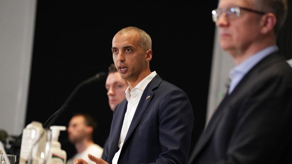 Udlændingeminister Mattias Tesfaye ville med møder med Folketingets partier give et indblik i forhandlingerne med Rwanda, fortæller han efter kritik. (Arkivfoto). <i>Emil Helms/Ritzau Scanpix</i>