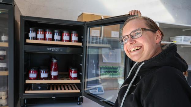 Gårdbutikken hos Grøntsagsgåtden byder også på hjemmelavet marmelade lavet af friske råvarer fra gården. <i>Foto: Bente Poder</i>